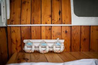 Люкс-шатры Dunfanaghy Glamping Данфанахи Ensuite Trawler with Lake View (2 Adults)-5