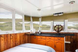Люкс-шатры Dunfanaghy Glamping Данфанахи Ensuite Trawler with Lake View (2 Adults)-6