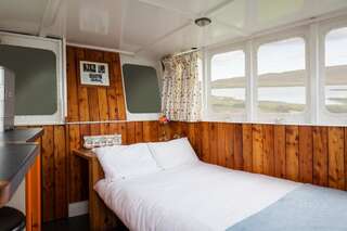 Люкс-шатры Dunfanaghy Glamping Данфанахи Ensuite Trawler with Lake View (2 Adults)-10
