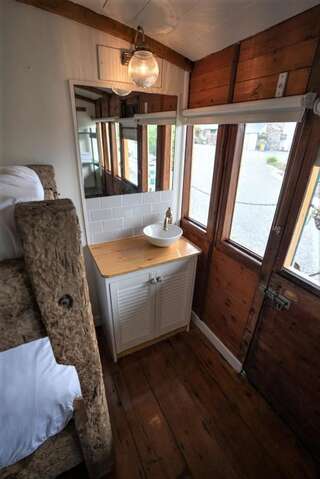 Люкс-шатры Dunfanaghy Glamping Данфанахи Quadruple Carriage Compartment-2